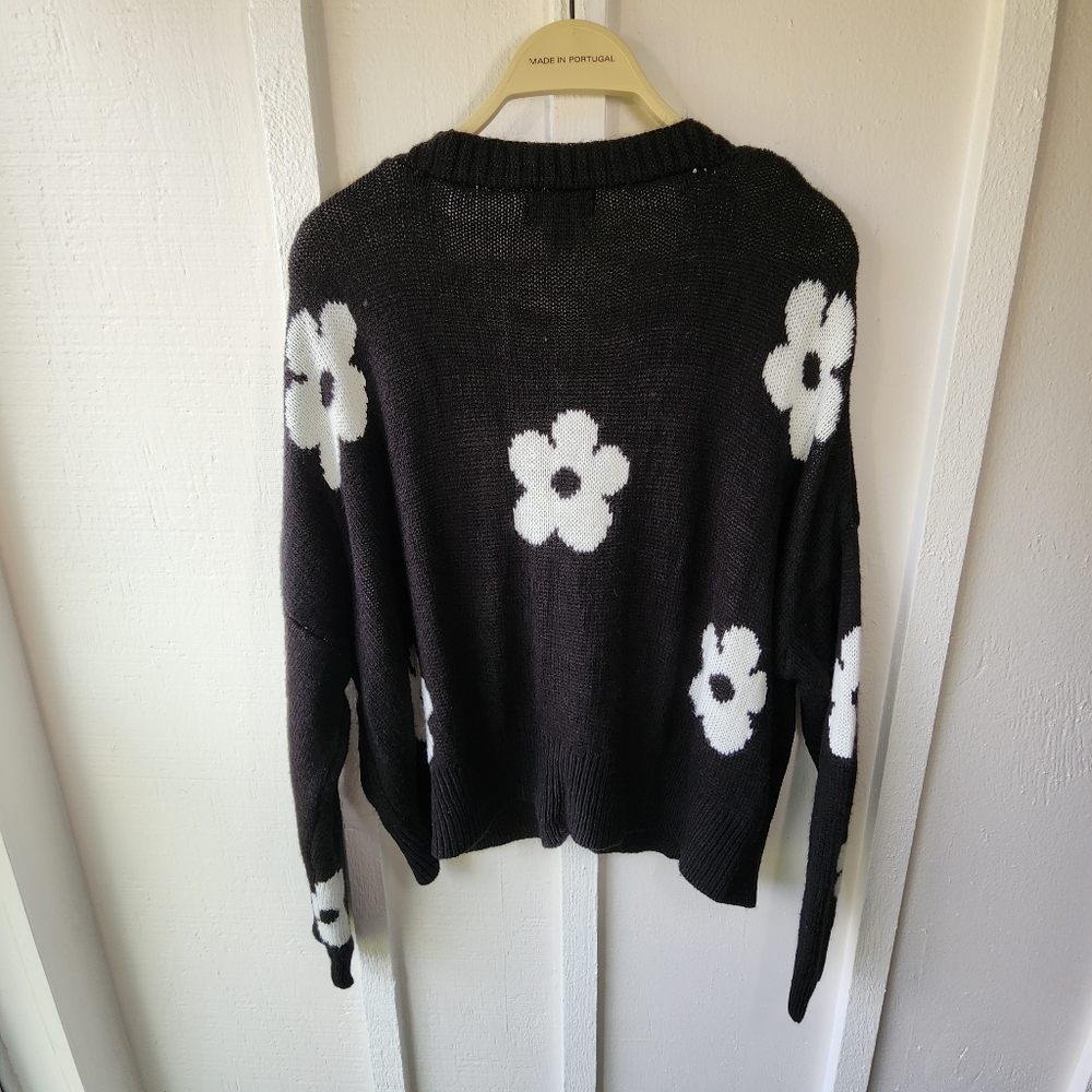 Just Polly New York Daisy Cardigan Black Crop Sweater Size Medium - Picture 5 of 9
